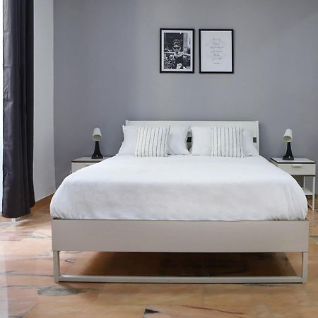 Modern Apartment At Piazza Del Gesu' By Wonderful Italy Неаполь Екстер'єр фото