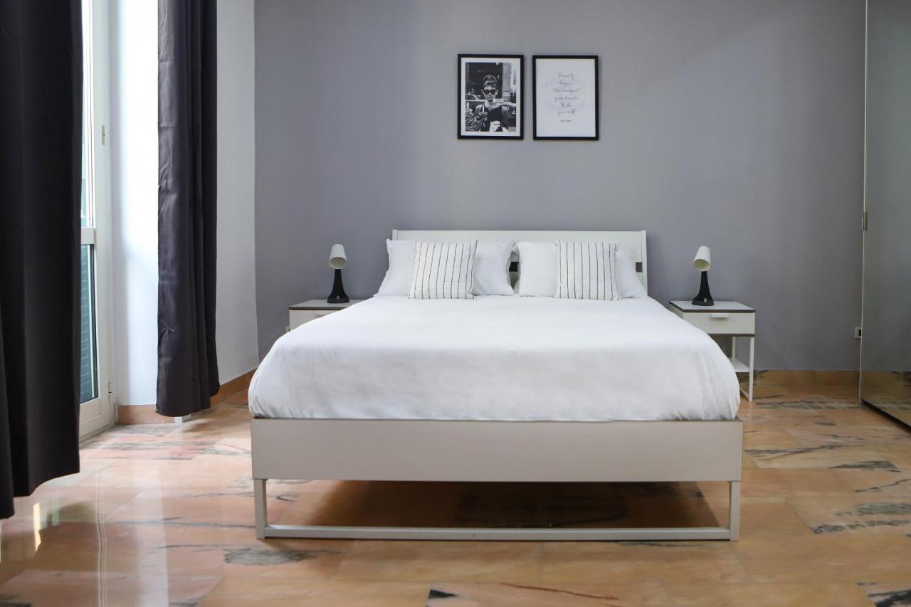 Modern Apartment At Piazza Del Gesu' By Wonderful Italy Неаполь Екстер'єр фото