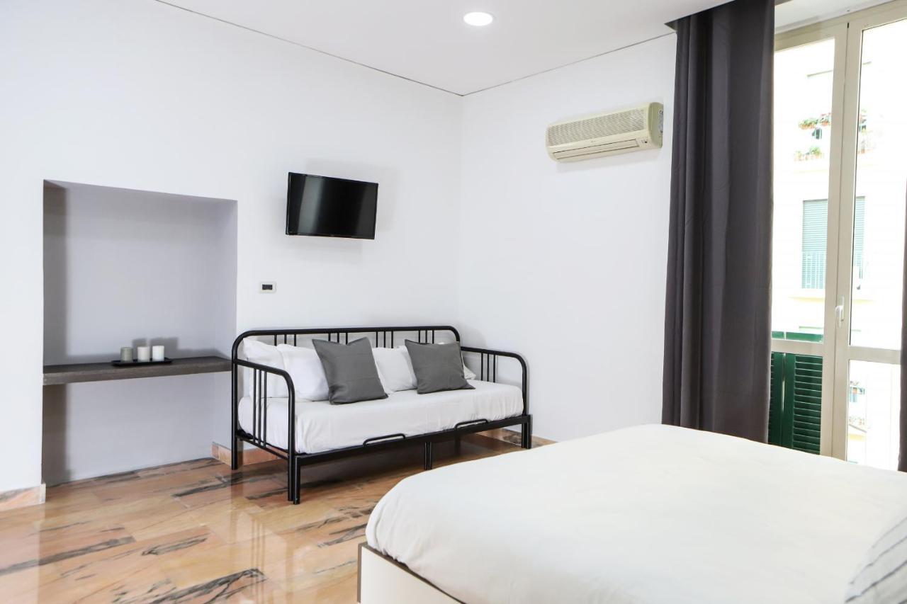 Modern Apartment At Piazza Del Gesu' By Wonderful Italy Неаполь Екстер'єр фото