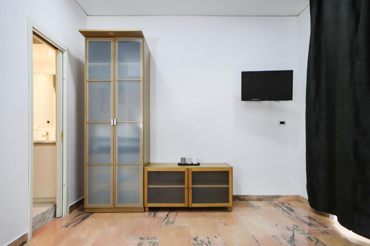 Modern Apartment At Piazza Del Gesu' By Wonderful Italy Неаполь Екстер'єр фото