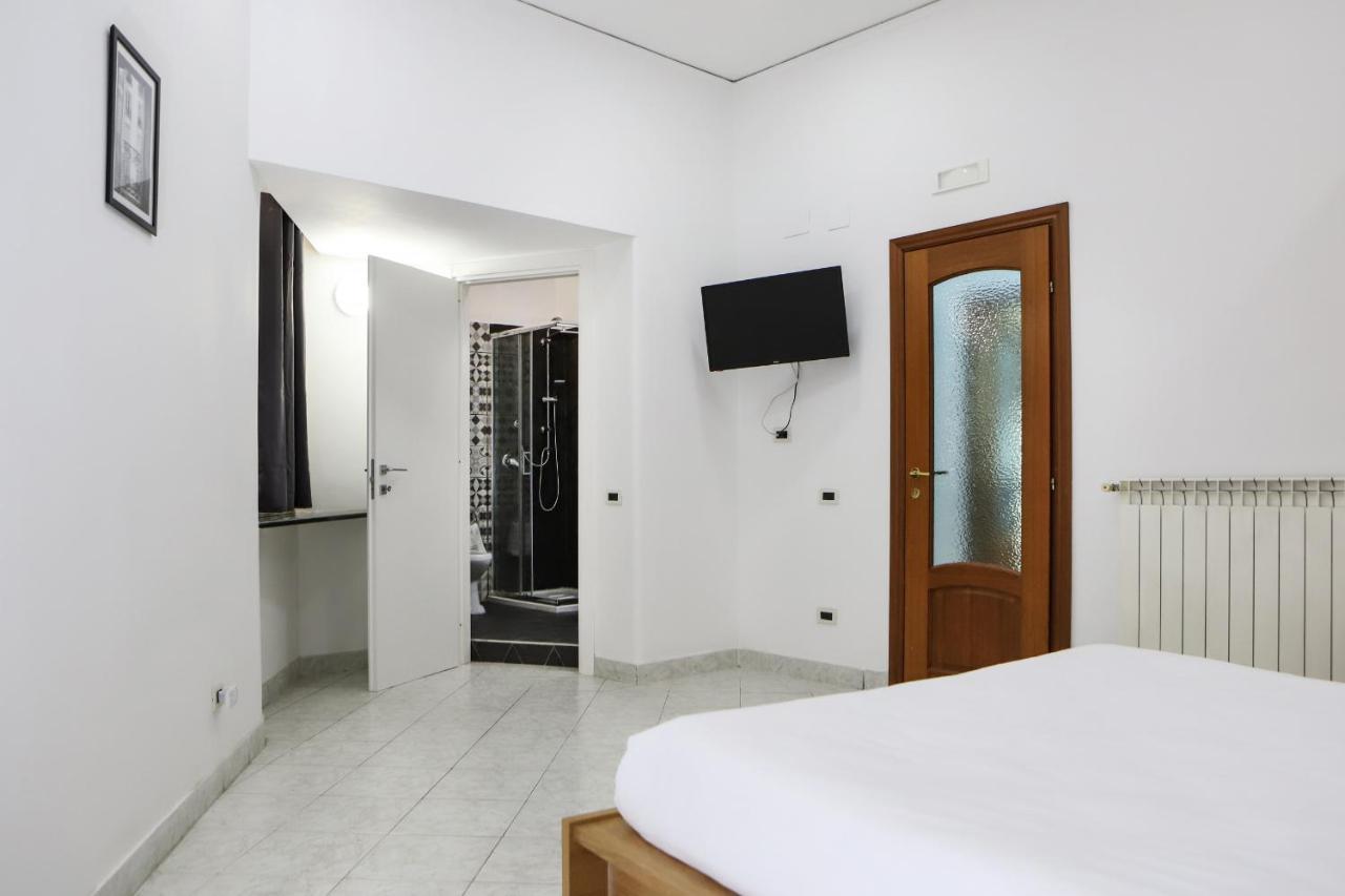 Modern Apartment At Piazza Del Gesu' By Wonderful Italy Неаполь Екстер'єр фото